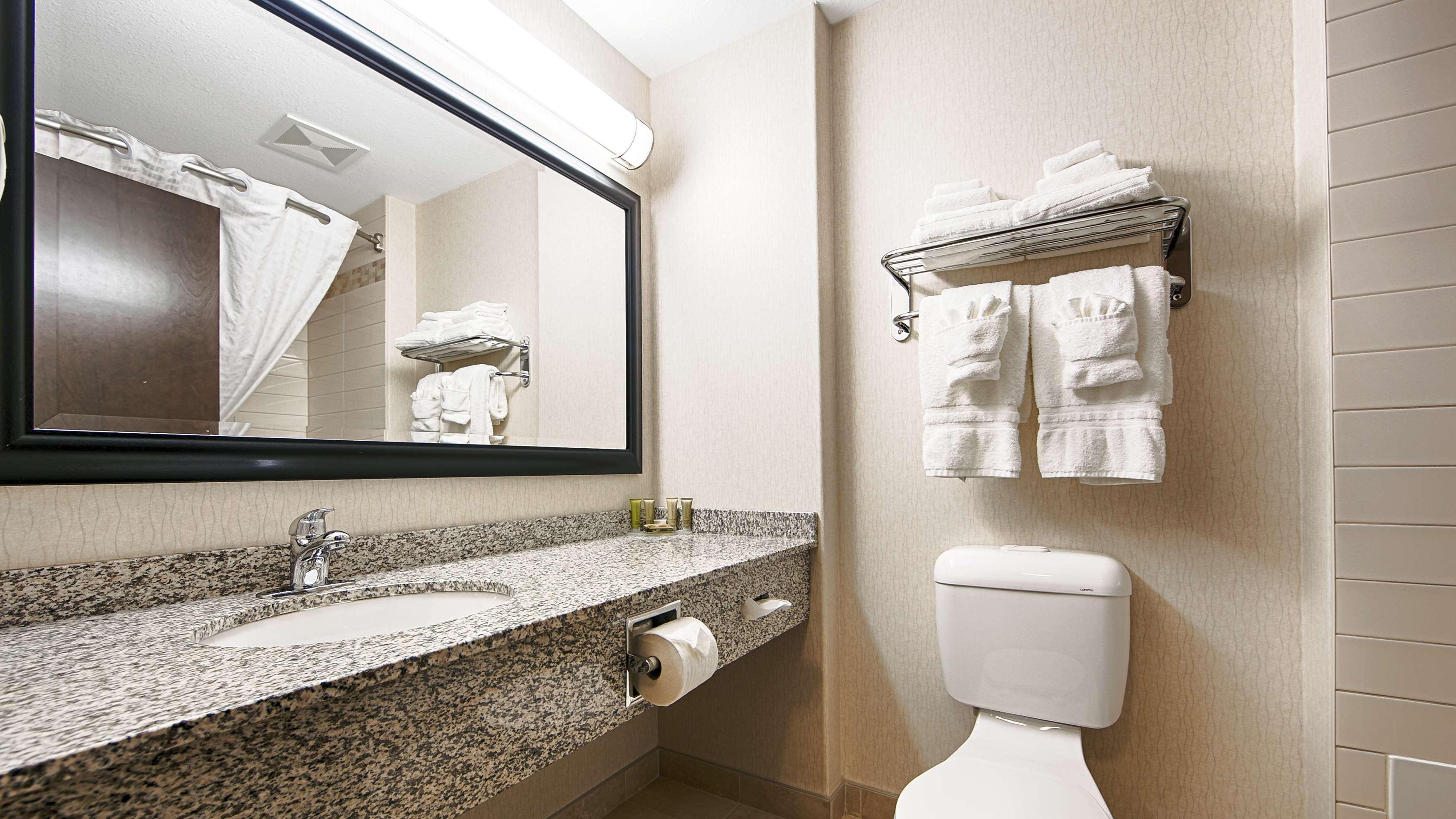 Best Western Wainwright Inn & Suites Exterior photo