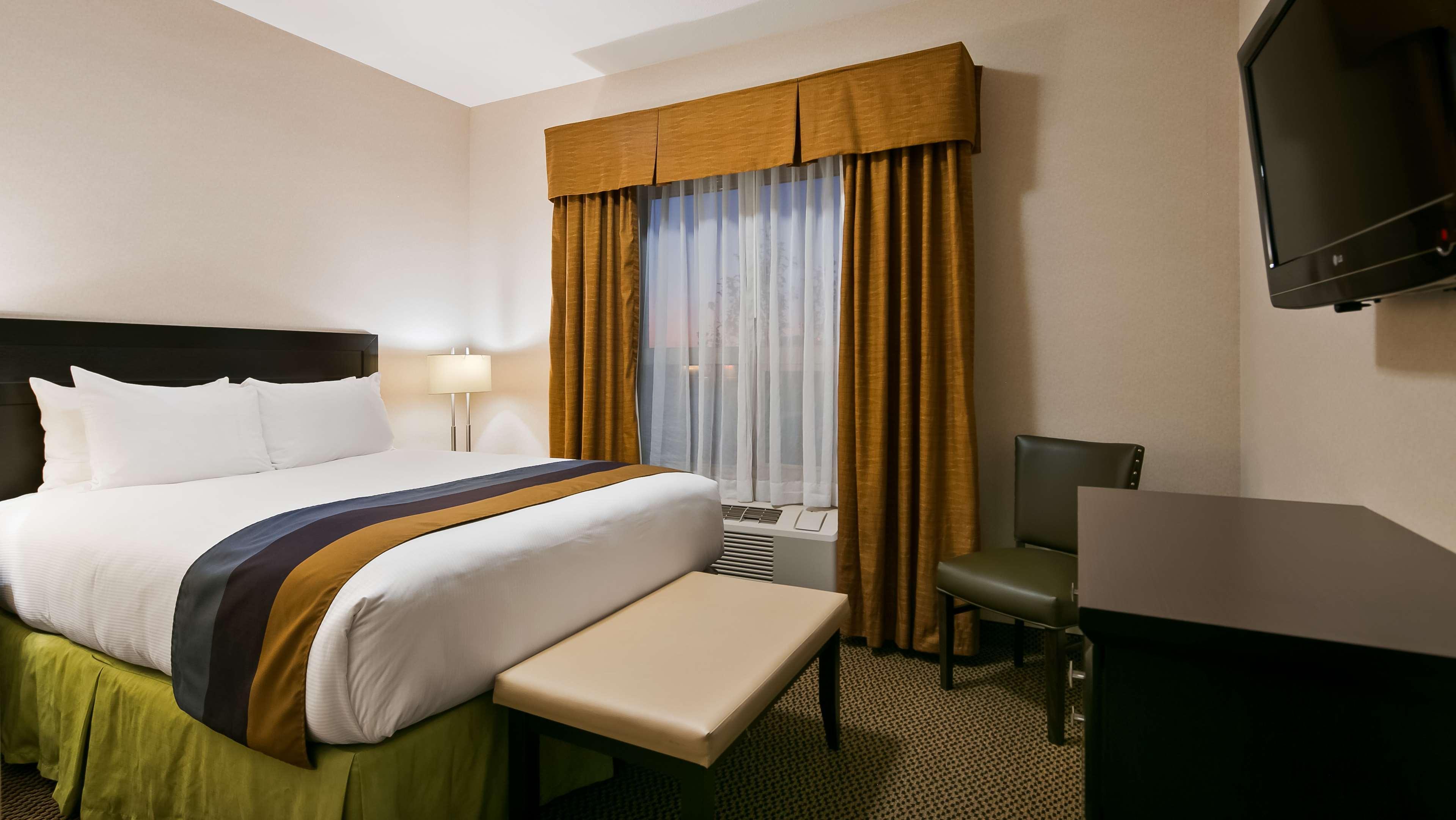 Best Western Wainwright Inn & Suites Exterior photo