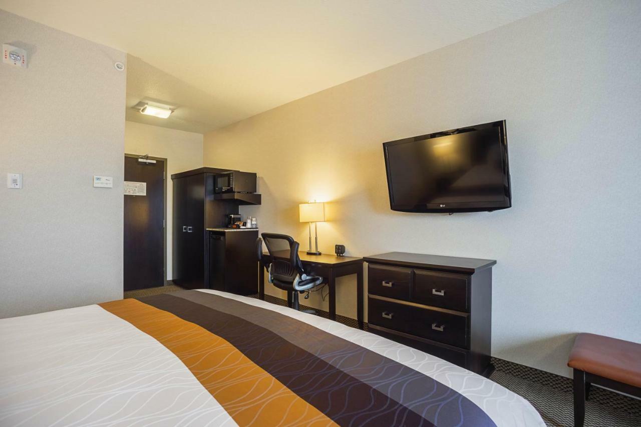 Best Western Wainwright Inn & Suites Exterior photo